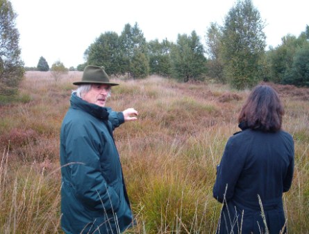 Der Landschaftsplaner und Moorschützer Hans Georg Fels gibt Informationen zum Vehnemoor