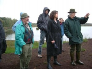 Landschaftsplaner Georg Fels zeigt die Ausmaße des Vehnemoores